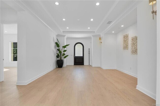 Building Photo - 20448 Liverpool Way