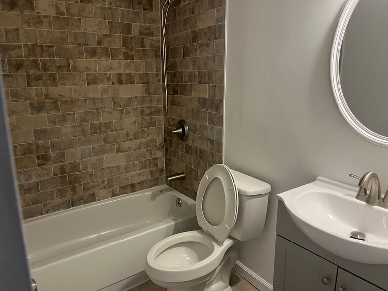 Building Photo - 2224 Prince of Wales Ct