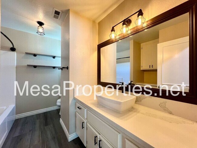 Building Photo - 11718 Pepperwood St