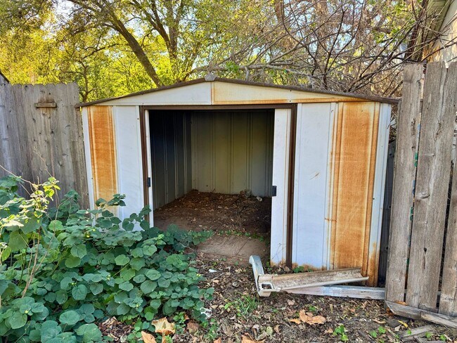 Building Photo - Quiet, 2 Bed 1 Bath Home In Burkburnett