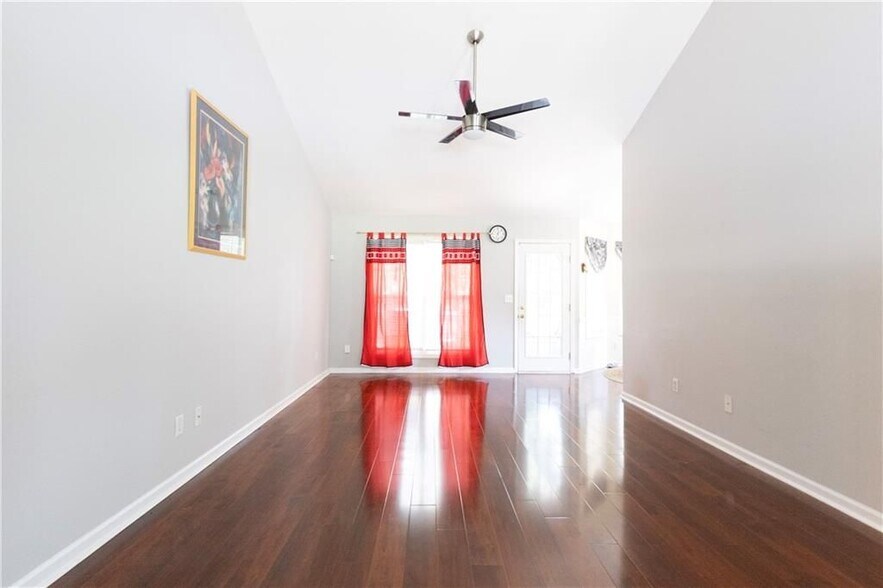 Building Photo - 315 Myrtlewood Terrace NW