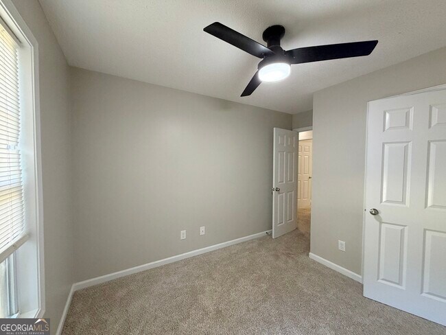 Building Photo - 11 Woodvine Ct