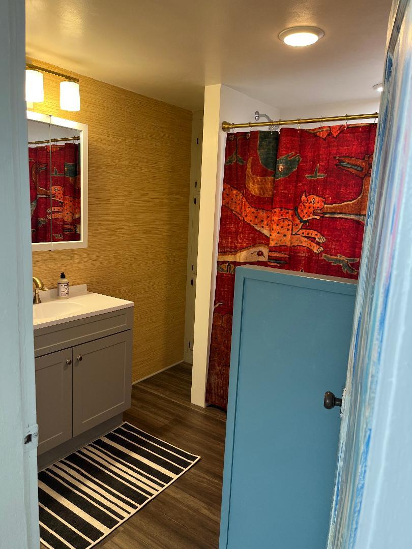 Building Photo - 406 W Daly St