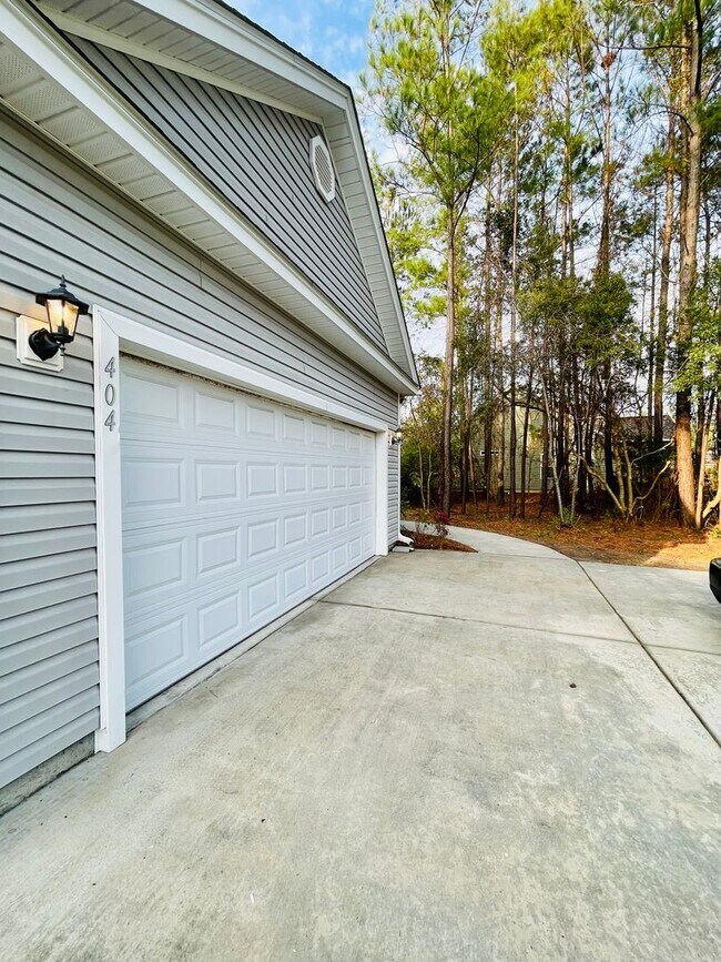 Building Photo - 3/2 single family - quiet neighborhood - u...