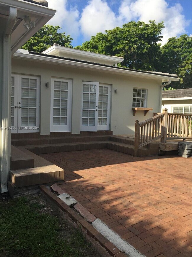 Building Photo - 609 Puerta Ave