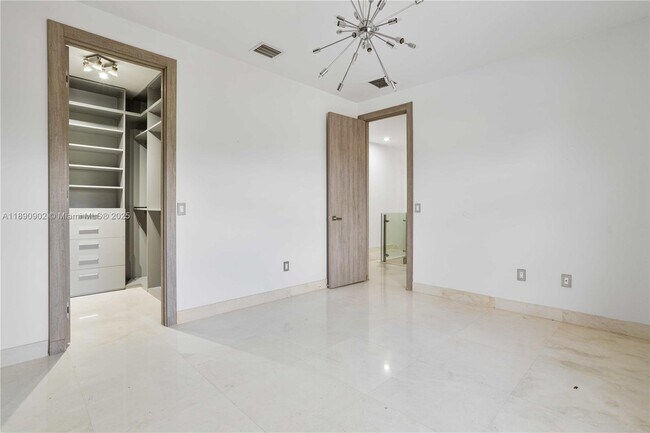 Building Photo - 9910 NW 86th Terrace