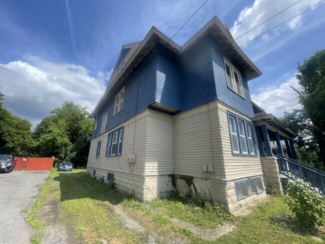 Building Photo - Salina S 1815 1817