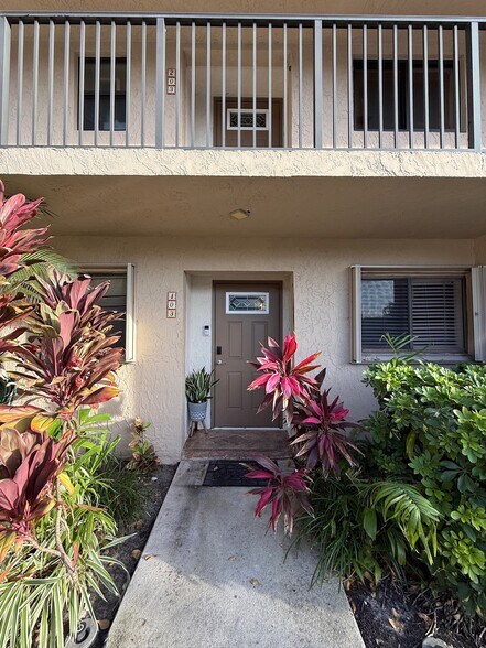 Front door entrance - 2918 NE 8th Ter
