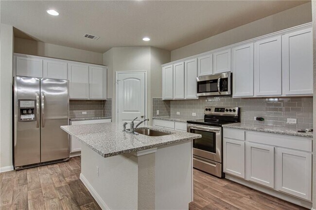 Building Photo - 309 Naset Dr