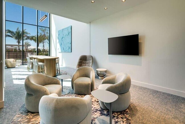 Building Photo - 580 72nd St