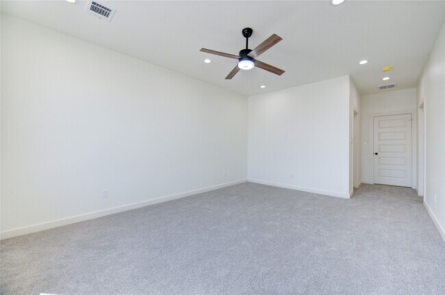 Building Photo - 2919 El Fenice Ln