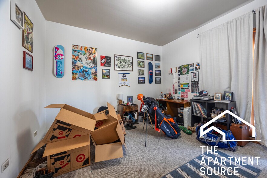Building Photo - 918 N Paulina St