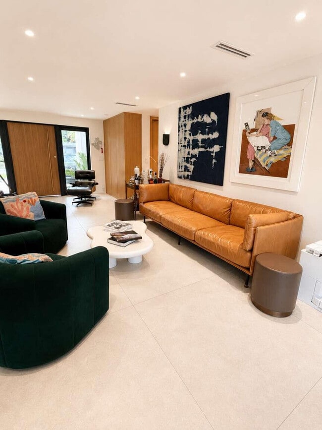 Building Photo - 2341 NE 192 St