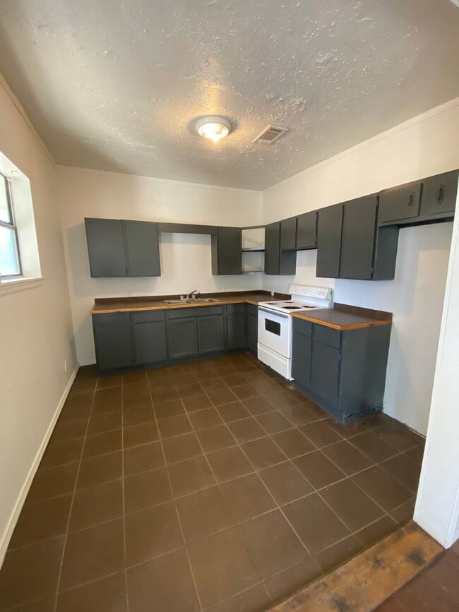 Building Photo - 1409 N 21st St