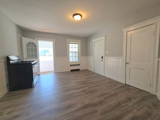 Building Photo - 48 Prince St