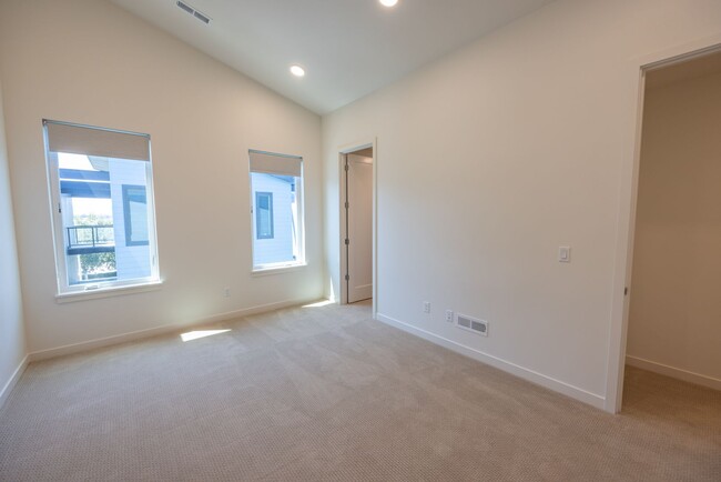 Building Photo - Riverside Townhomes - Waterfront Living in...
