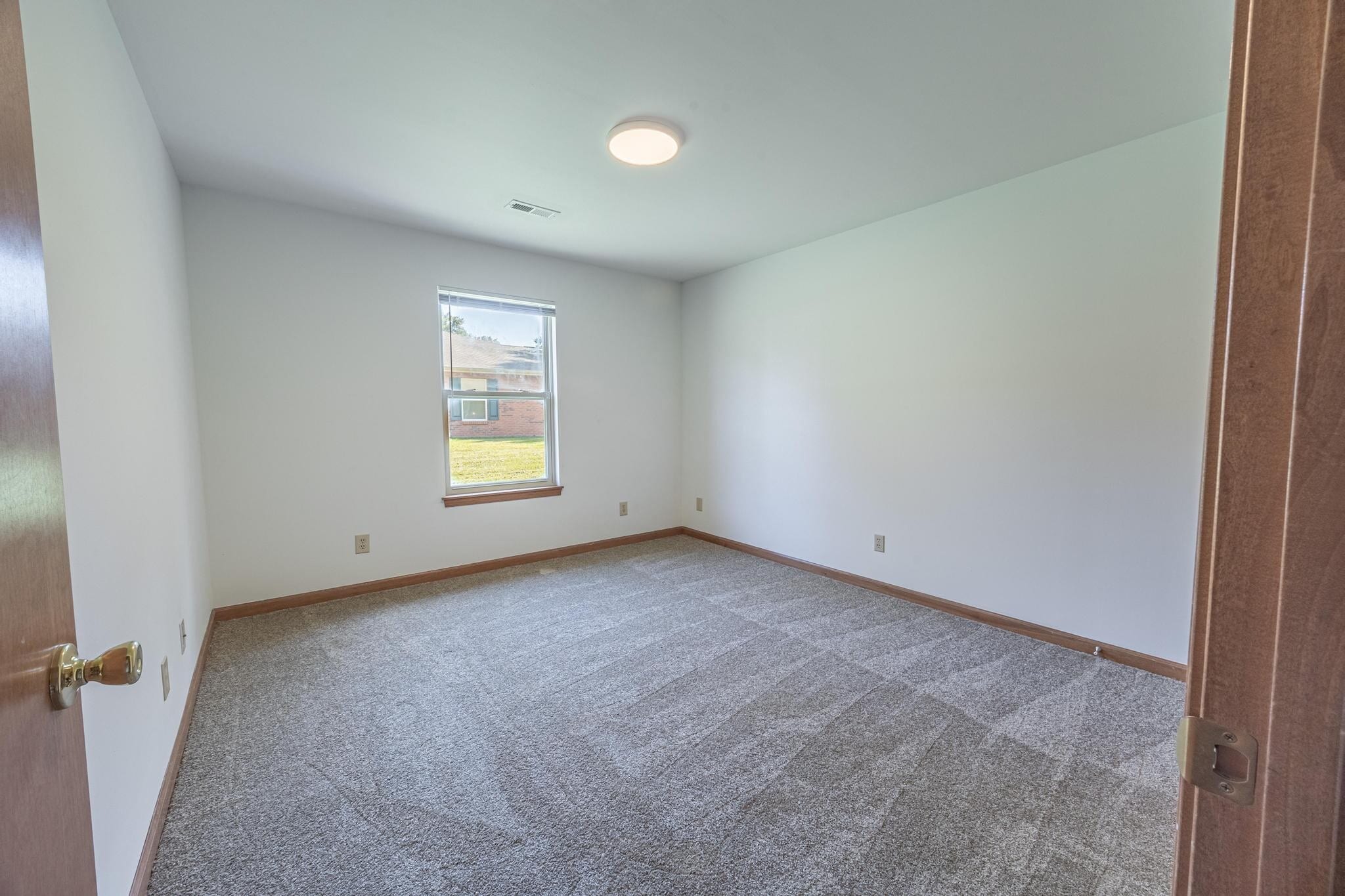 Building Photo - 552 Rumbach Ave