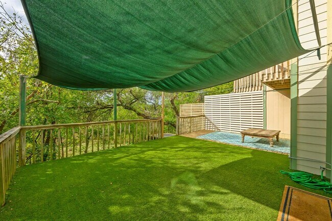 Building Photo - 1928 Holly Hill Dr