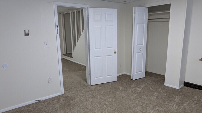 Building Photo - Welcome to this charming 3-bedroom, 1-bathroom home in Akron - Section 8 Welcome