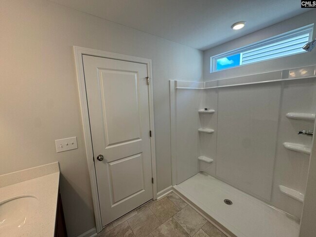 Building Photo - 3042 Hallsdale Dr