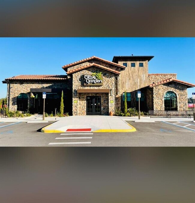 Building Photo - 417 Tanglewood Dr