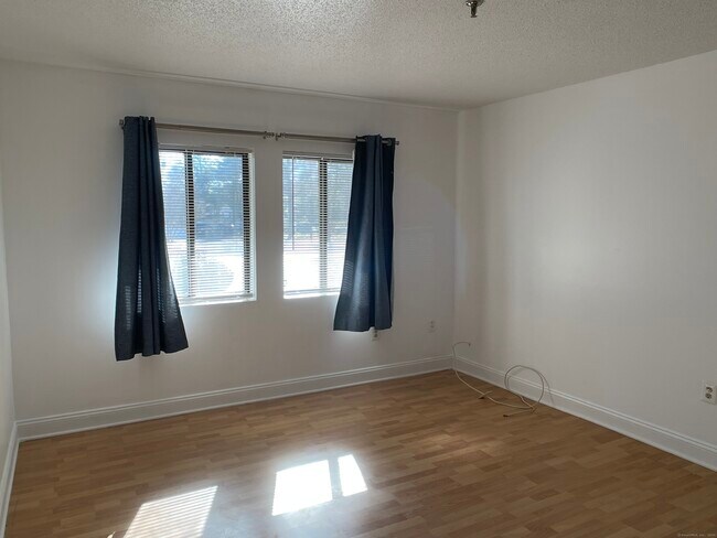 Building Photo - 1204 Whitney Ave