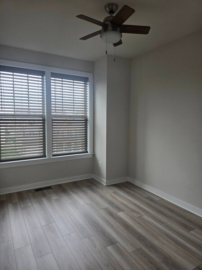 Building Photo - 8593 Red Sage Way S