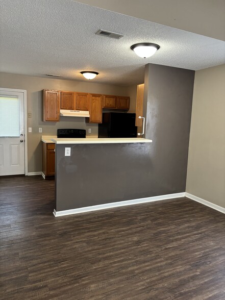Building Photo - 5339 Ponderosa St.