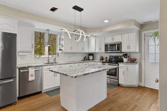 Building Photo - 253 Porter Ave