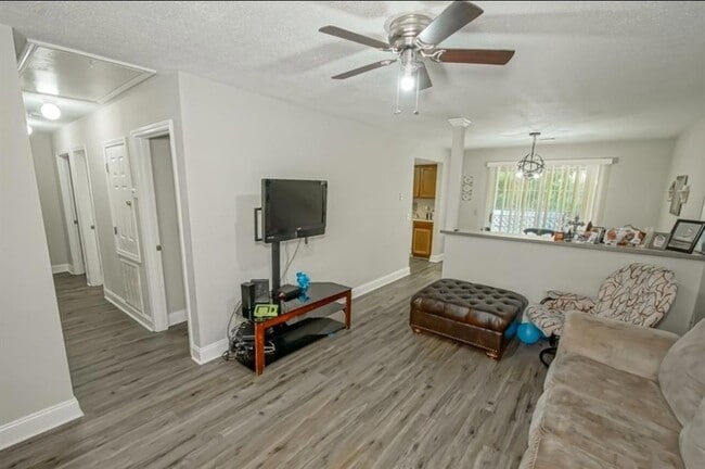 Building Photo - 2001 Tenth Street Unit