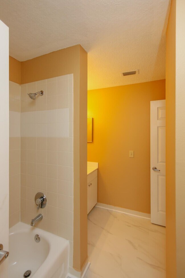 Building Photo - 15207 Harbour Vista Cir