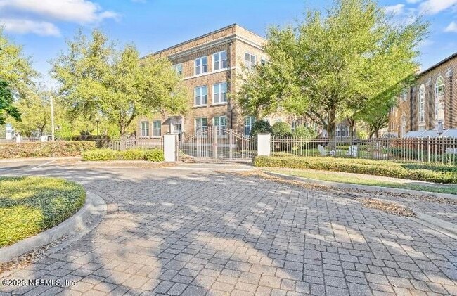 Building Photo - 2525 College St