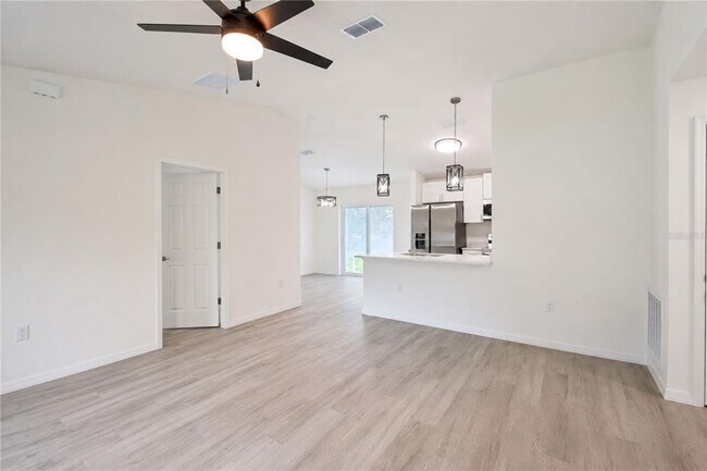 Building Photo - 510 SW 15th Ave