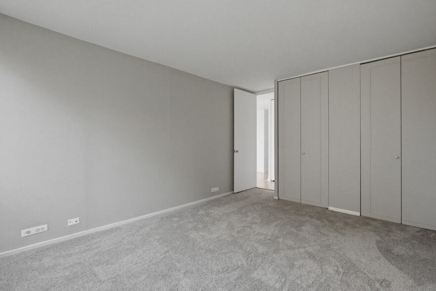 Building Photo - 2020 N Lincoln Park W