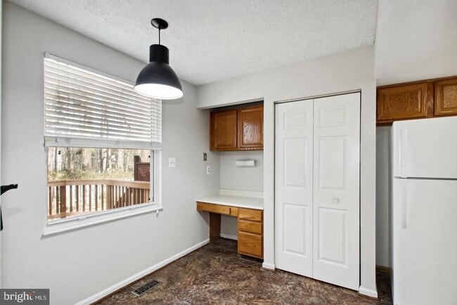 Building Photo - 704 Suffield Dr