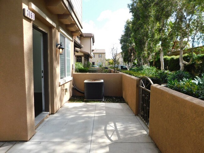 Building Photo - Beautiful 4 bed, 2.5 bath unit in Orange.