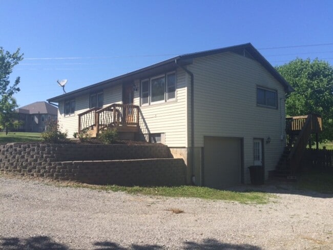Building Photo - 3 Bed 2 Bath Home
