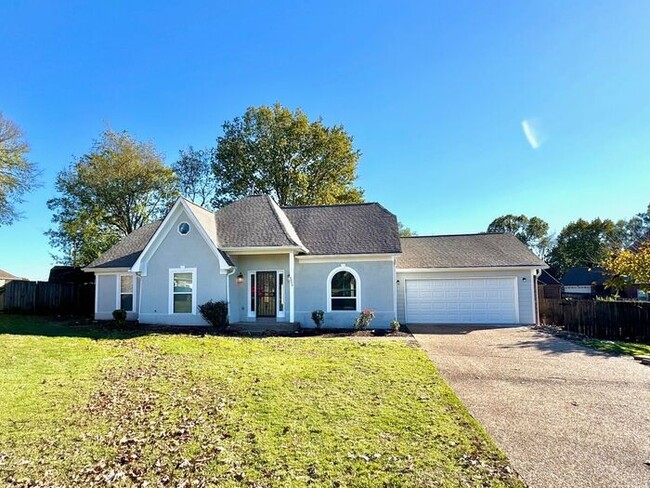 Primary Photo - Southeast Memphis-5 Bedroom 3 Bath With Di...