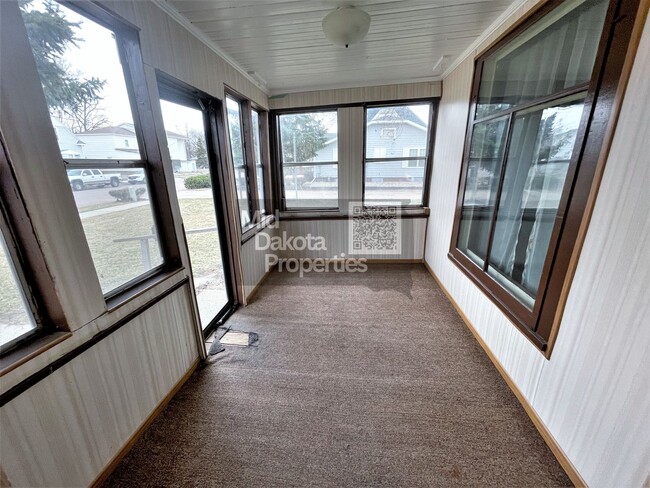 Building Photo - 517 N Duff-3 Bedroom House
