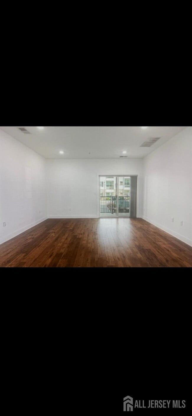 Building Photo - 714 Stiller Ln
