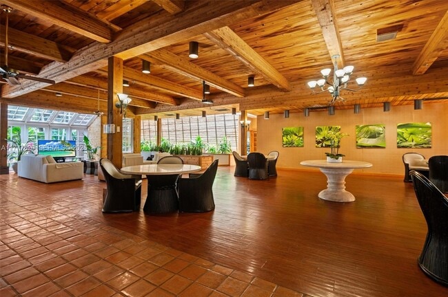 Building Photo - 2000 Towerside Terrace