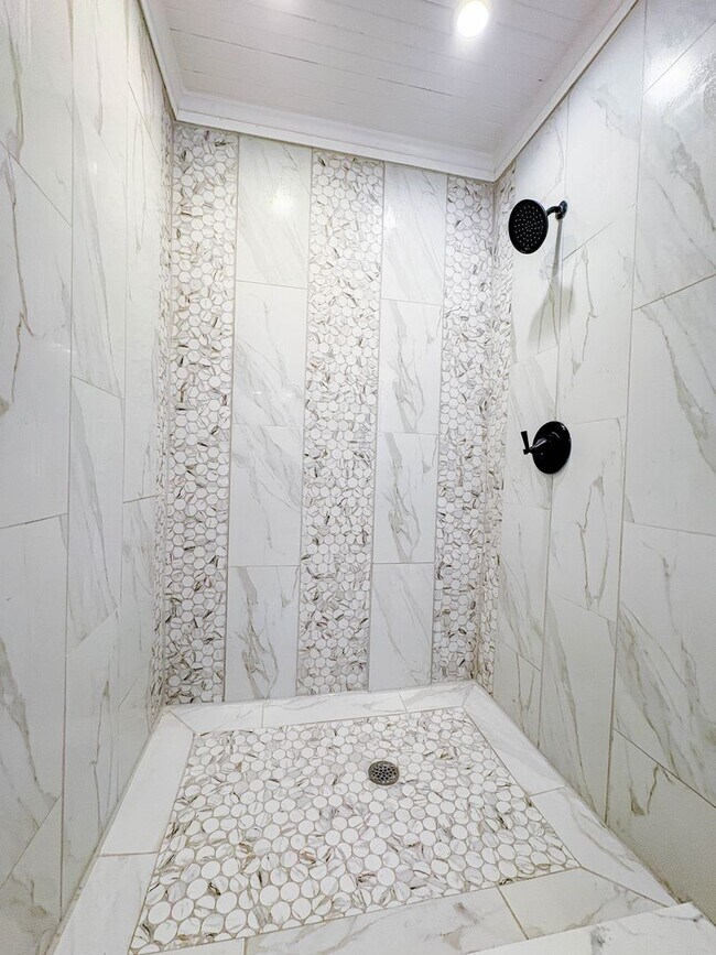 Building Photo - FIRST MONTH RENT FREE! Downtown Living! 2 Bedroom 2 Bath Apartment (No Pets)