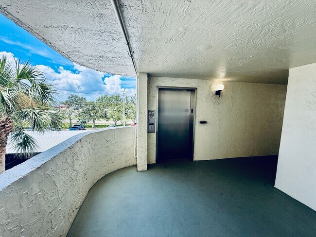Building Photo - 250 S Sykes Creek Pkwy