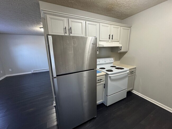 Building Photo - River Valley Apartments