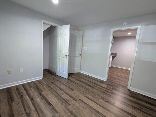 Building Photo - 3813 Oak St