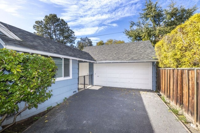 Building Photo - Elegant 3 Bed 2 Bath Home, Beautifully Remodeled in 2011