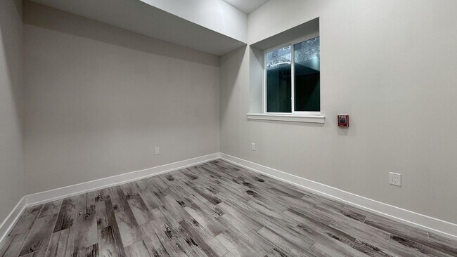 Building Photo - 701 N 40th St