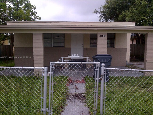 Primary Photo - 4008 SW 23rd St