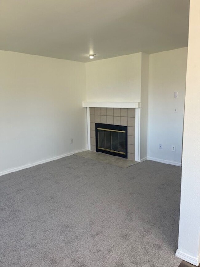 Building Photo - 3 Bed, 2 1/2 Bath Apartment w/garage in duplex in Auburn, WA, $2,750/mo.