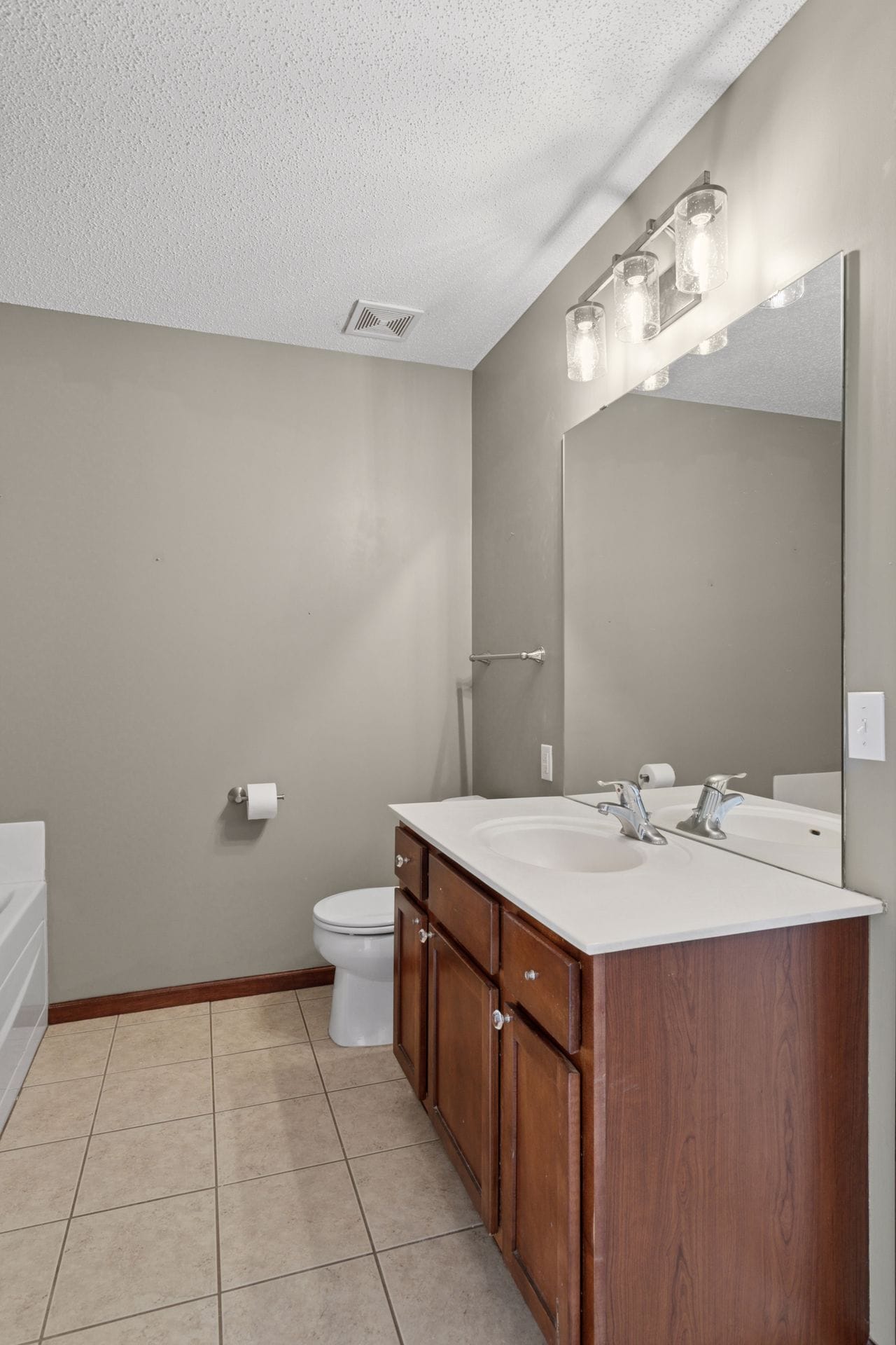 Building Photo - 15424 Foster Dr N